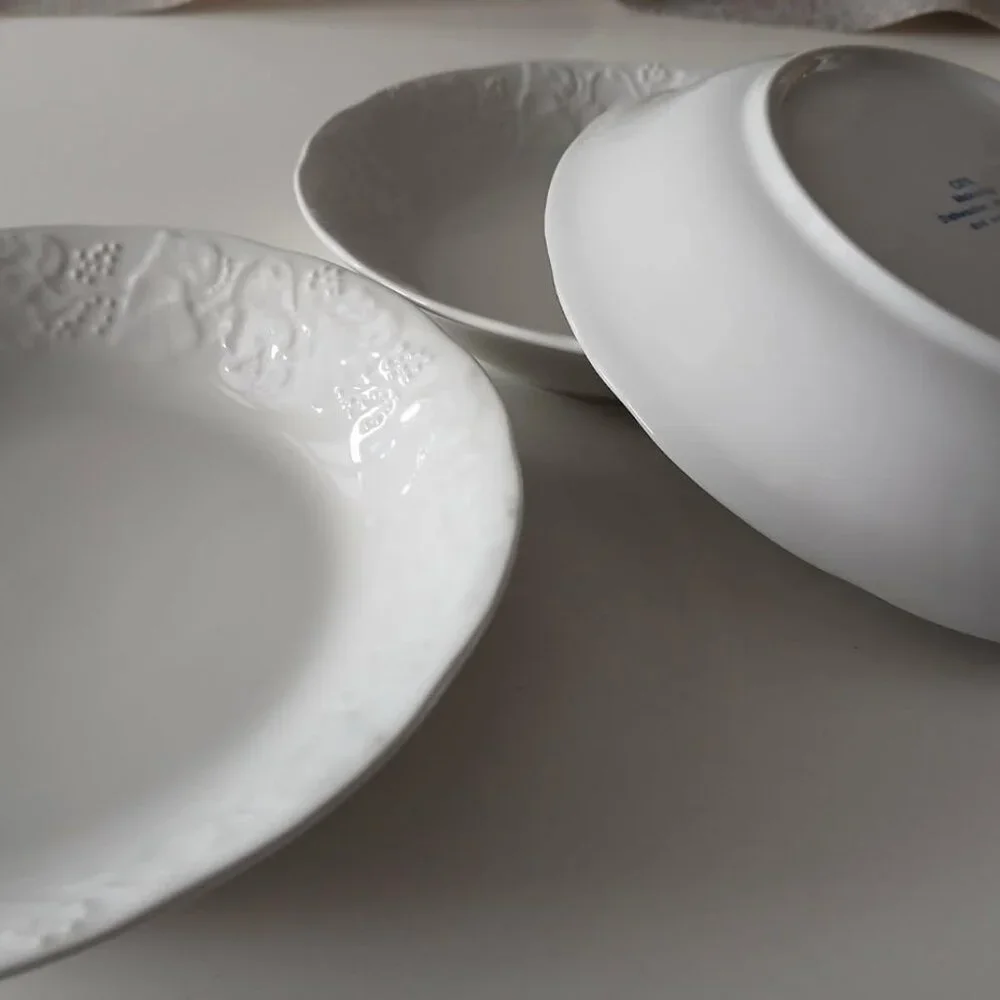 Gorgeous Bowls with raised design  - made in Italy - set of (3)